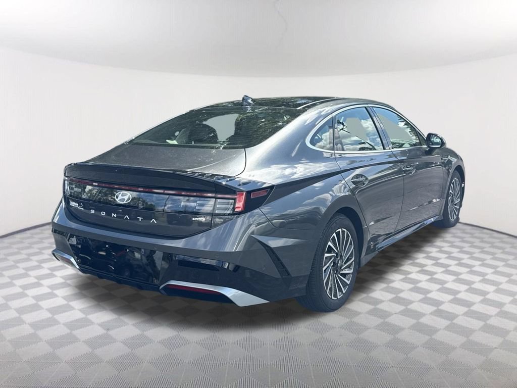 Used 2025 Hyundai Sonata Limited FWD image 4