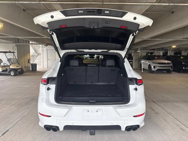 Used 2025 Porsche Cayenne S AWD/4WD image 9