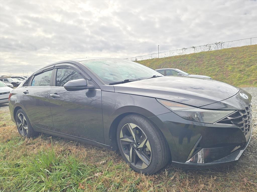 Used 2022 Hyundai Elantra SEL w/ Convenience + Premium Package