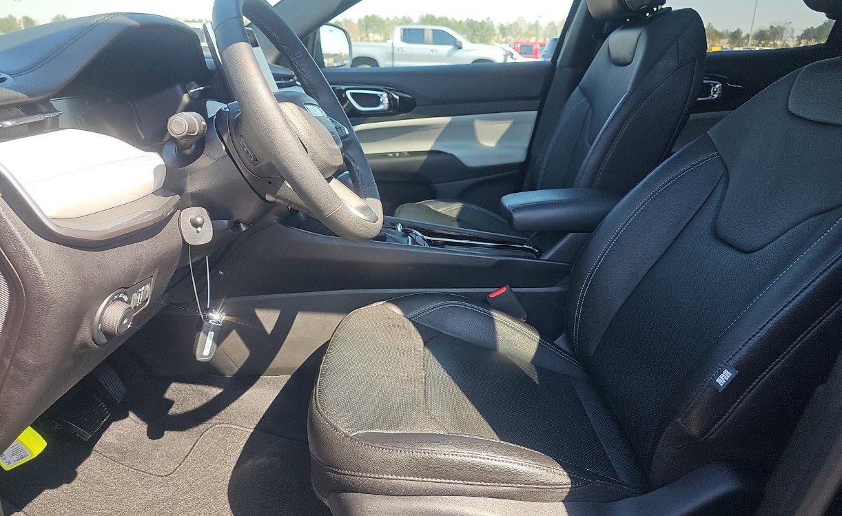 Used 2025 Jeep Compass Limited w/ Elite Group image 7