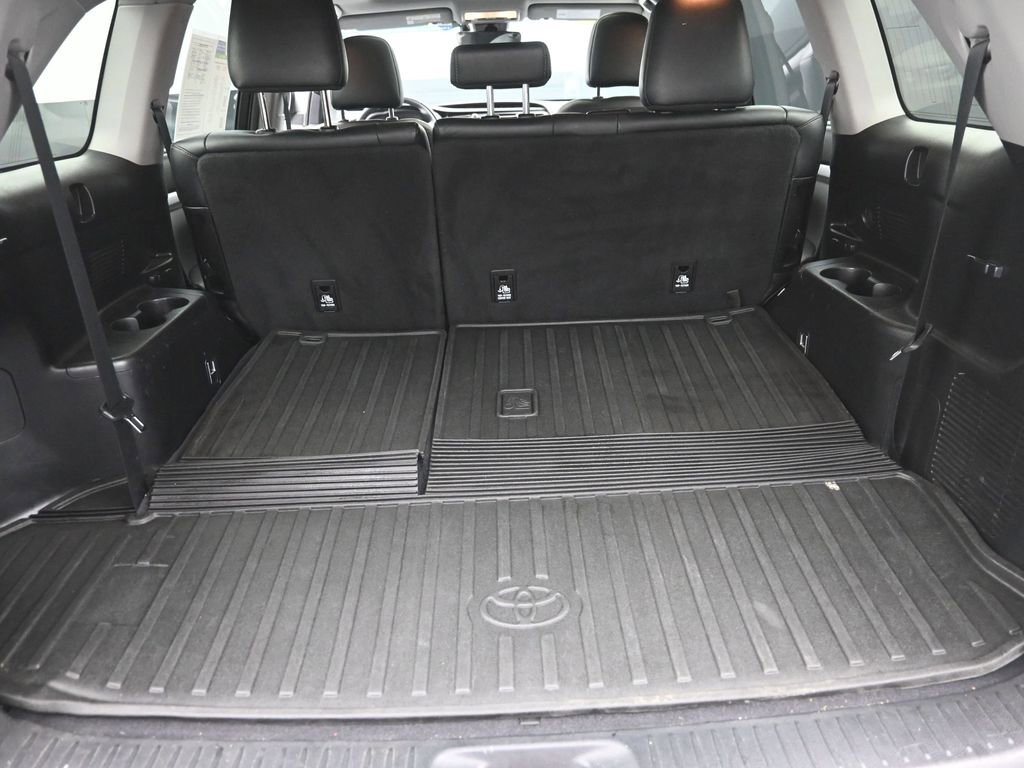 Used 2018 Toyota Highlander XLE image 10