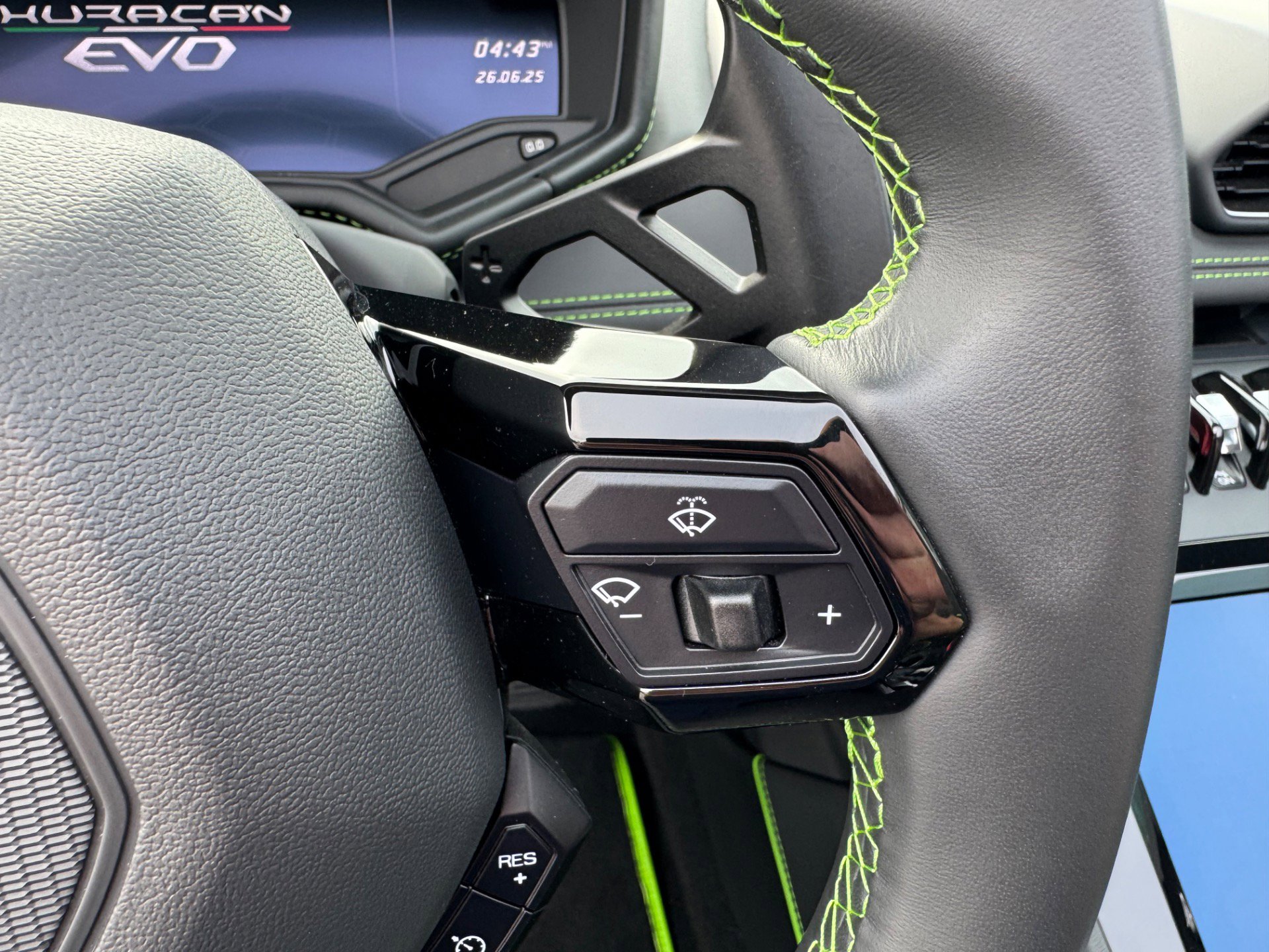 Used 2020 Lamborghini Huracan EVO image 16