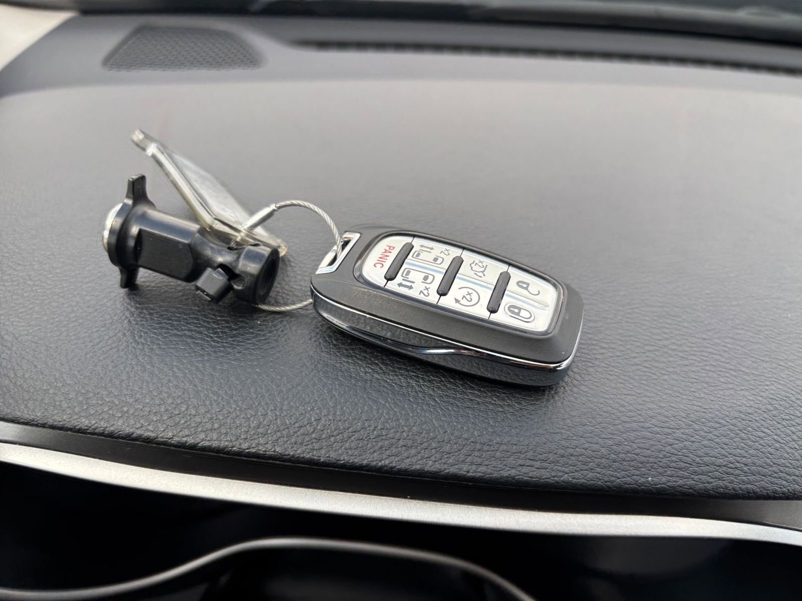 Used 2023 Chrysler Pacifica Touring-L FWD image 21