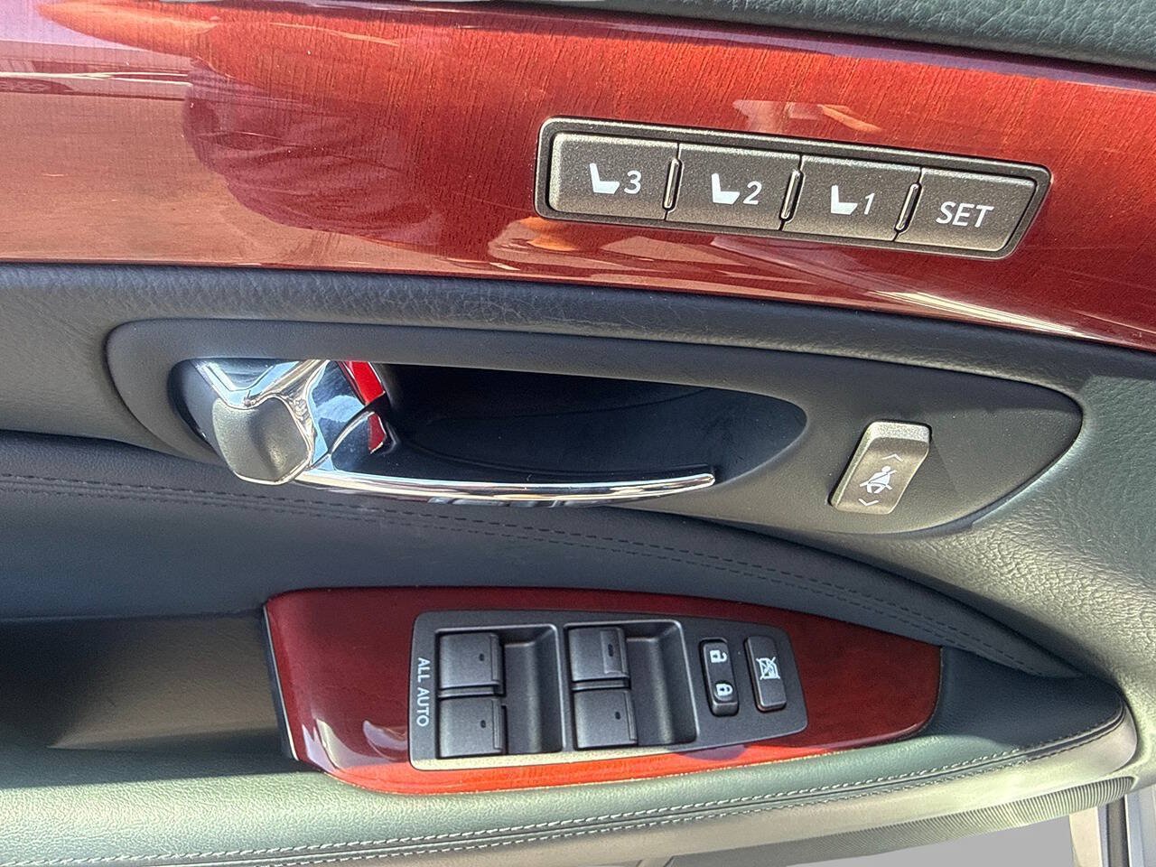 Used 2007 Lexus LS 460 RWD image 18