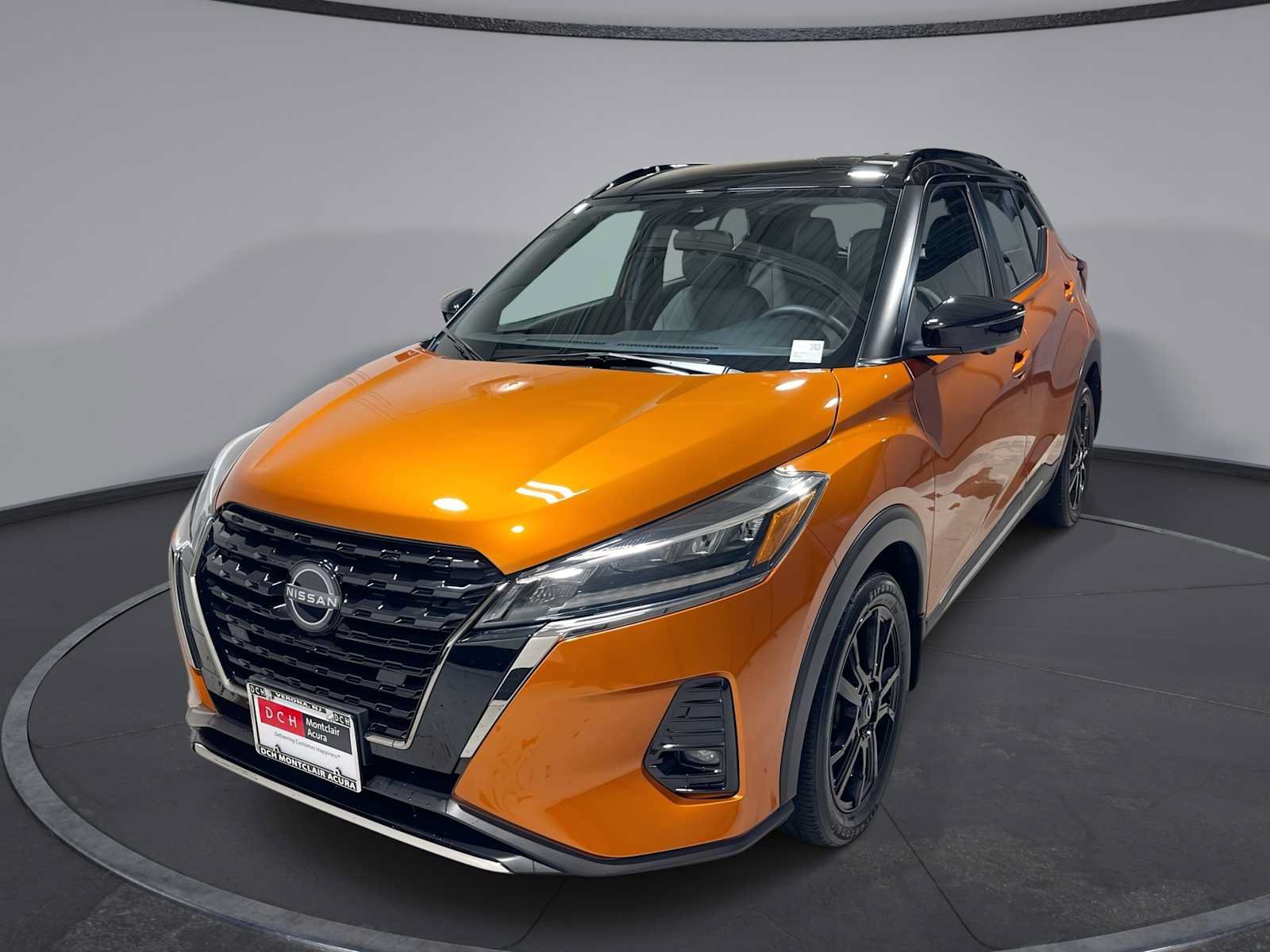 Used 2024 Nissan Kicks SR w/ SR Premium Package FWD image 1