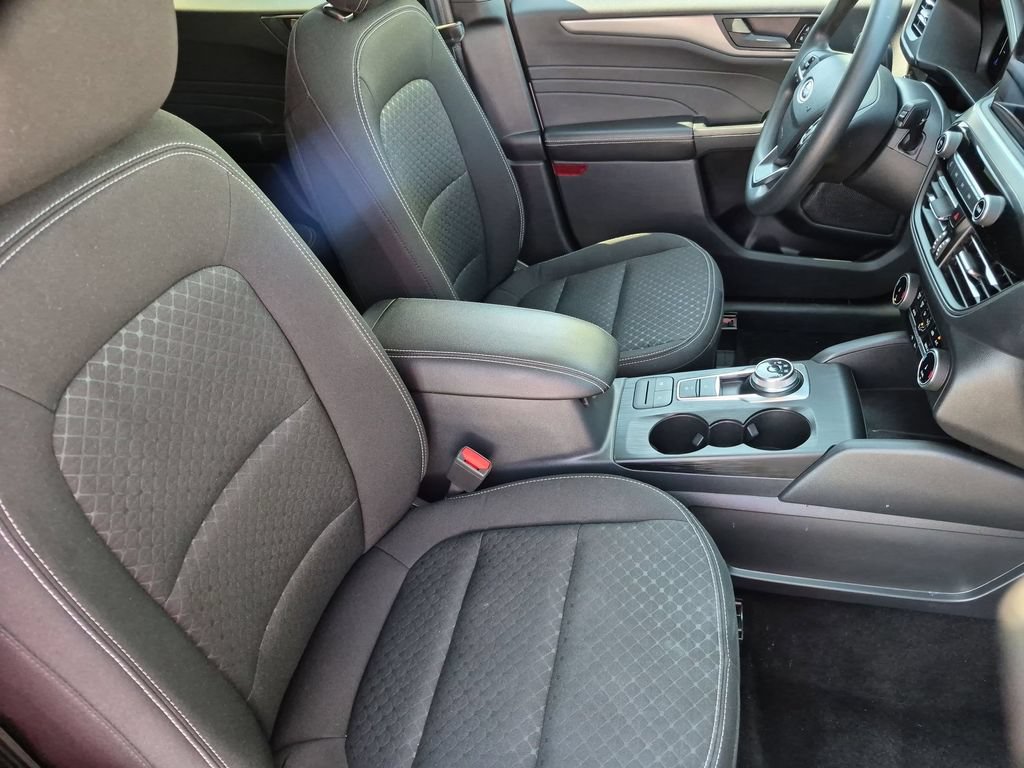 Used 2025 Ford Escape Active AWD/4WD image 30