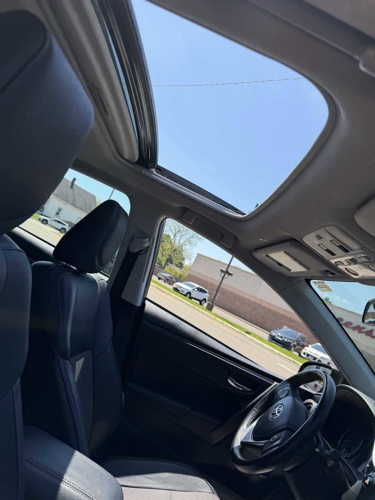 Used 2018 Toyota Corolla SE FWD image 23