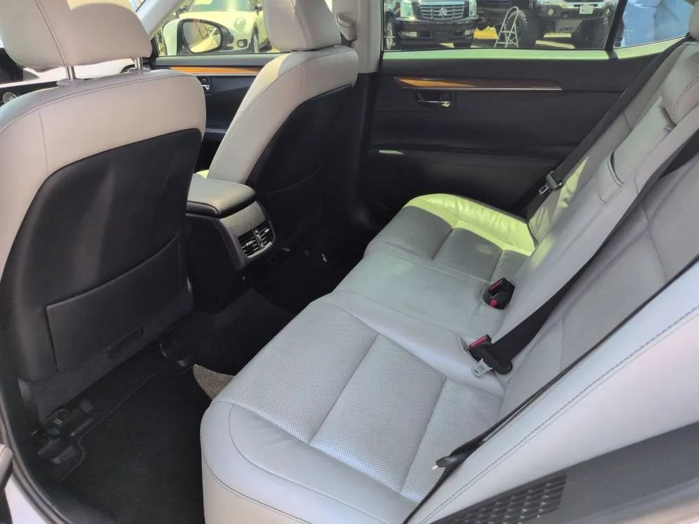 Used 2015 Lexus ES 300h image 19