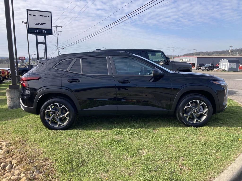 New 2026 Chevrolet Trax LT image 2