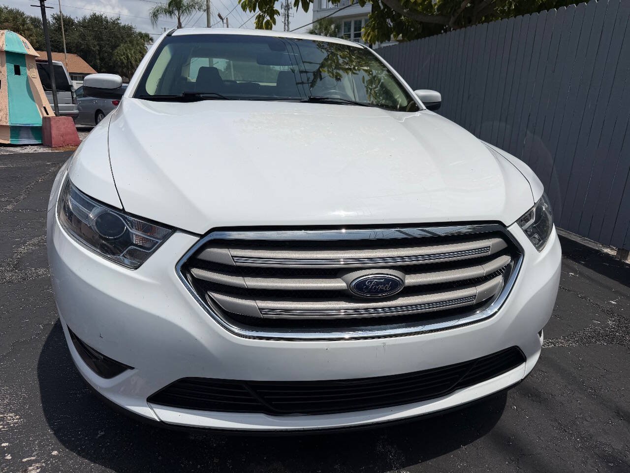 Used 2017 Ford Taurus SEL w/ Equipment Group 201A FWD image 3