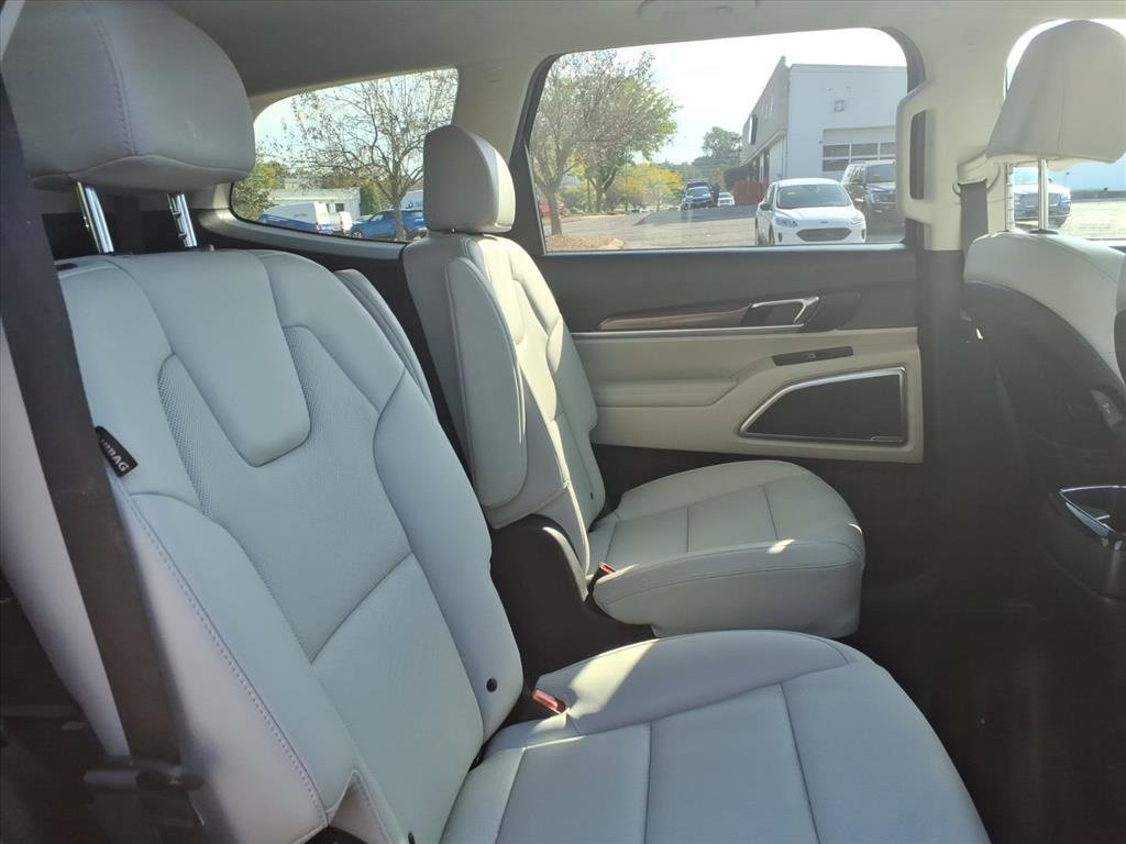 Used 2025 Kia Telluride S image 41