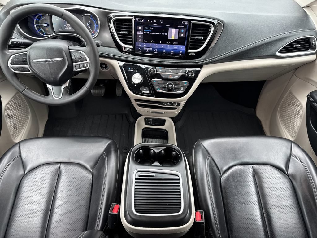 Used 2023 Chrysler Pacifica Touring-L FWD image 13
