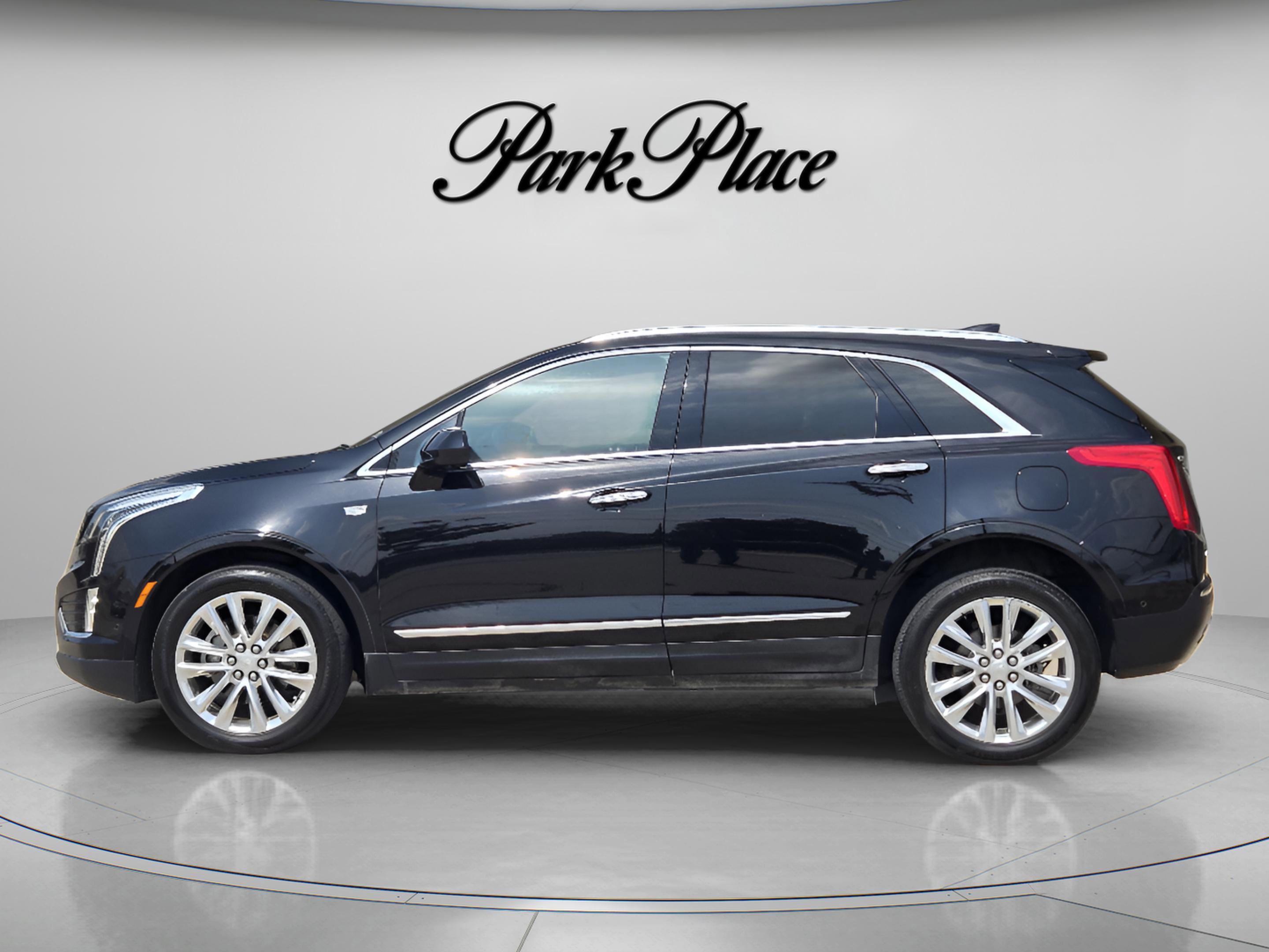 Used 2017 Cadillac XT5 Platinum w/ Driver Assist Package AWD/4WD image 2