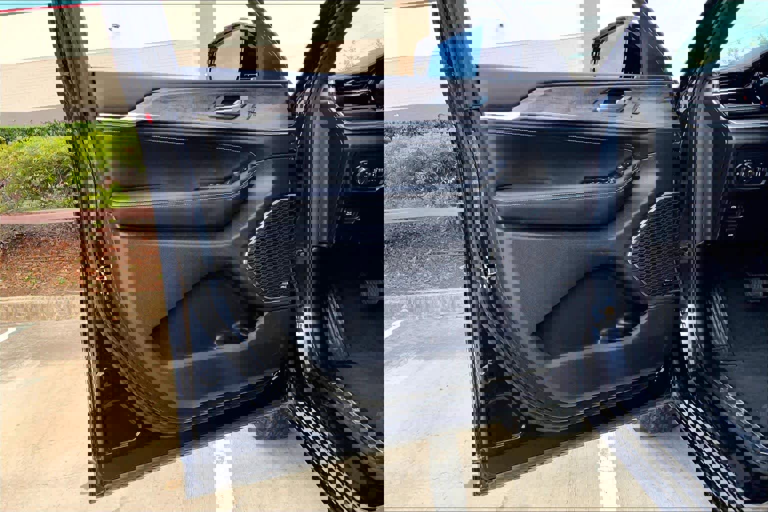 Used 2024 Jeep Grand Cherokee L Overland w/ Trailer Tow Package image 21