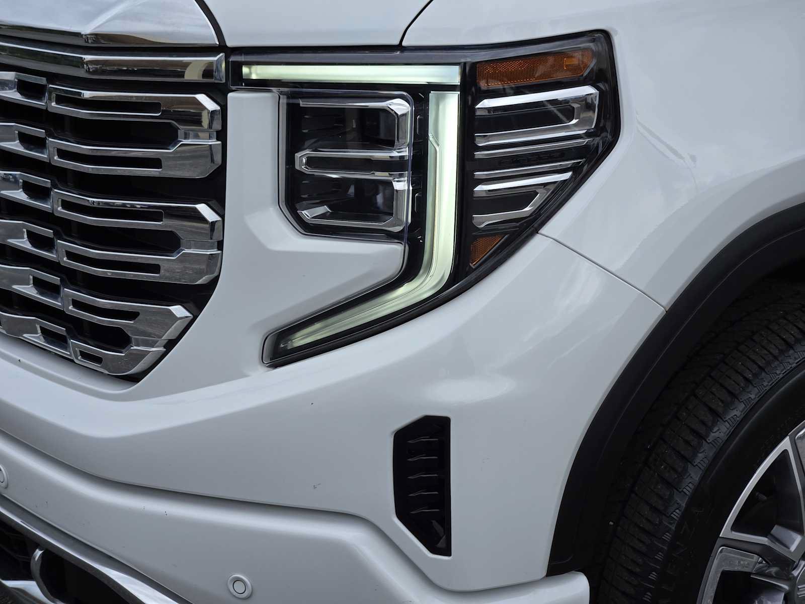 Certified 2024 GMC Sierra 1500 Denali AWD/4WD image 9