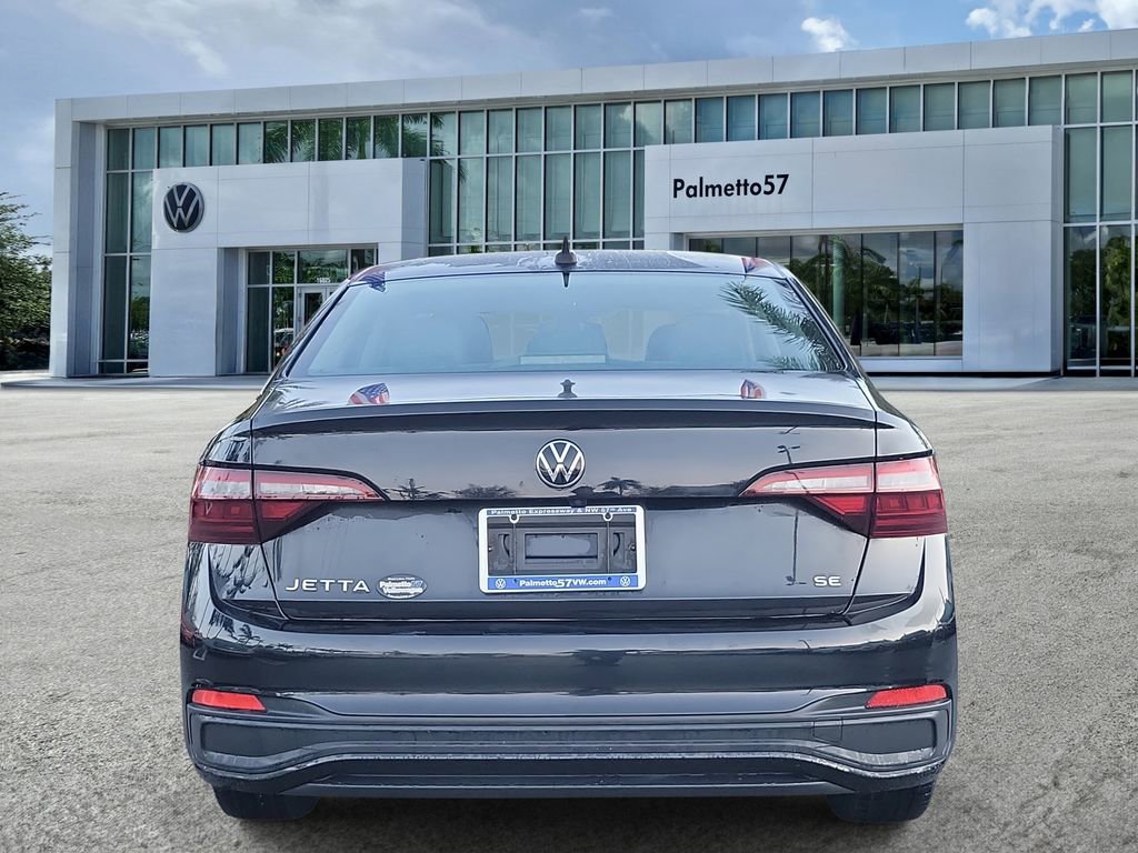 Used 2022 Volkswagen Jetta SE w/ Panoramic Sunroof Package image 5