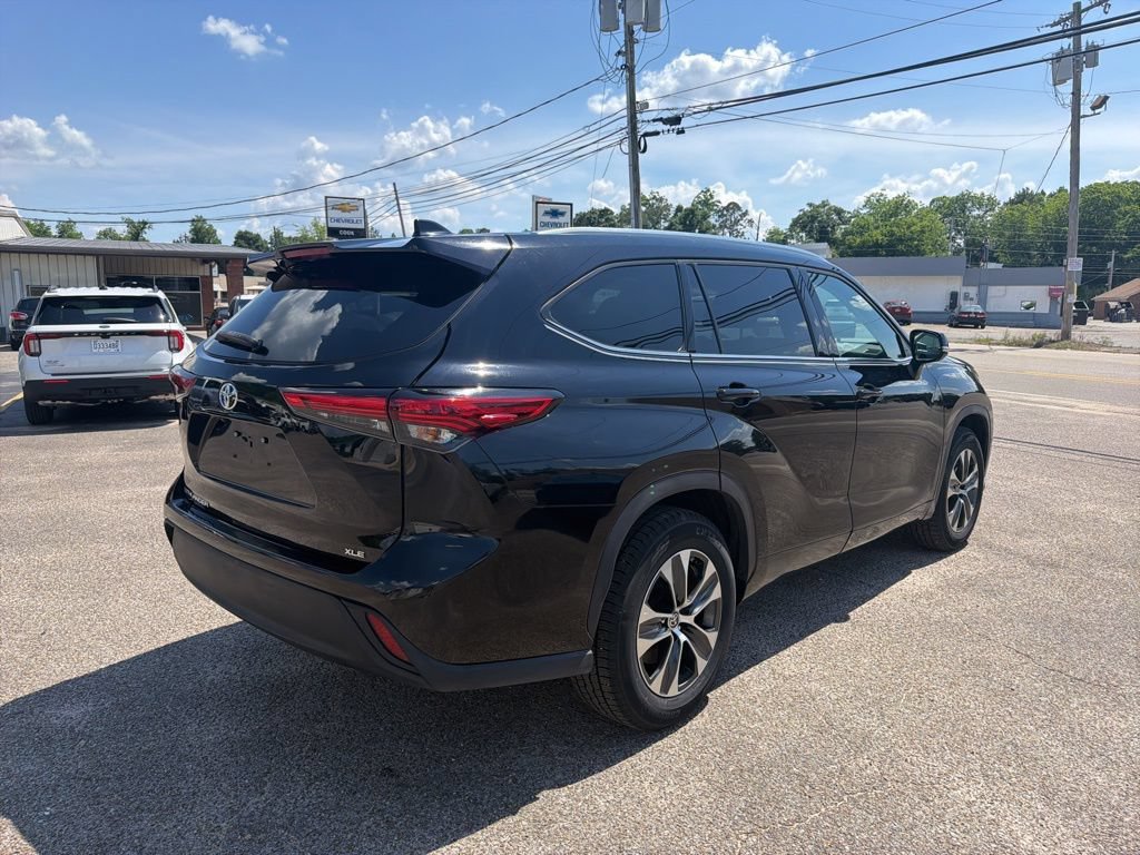 Used 2021 Toyota Highlander XLE FWD image 6