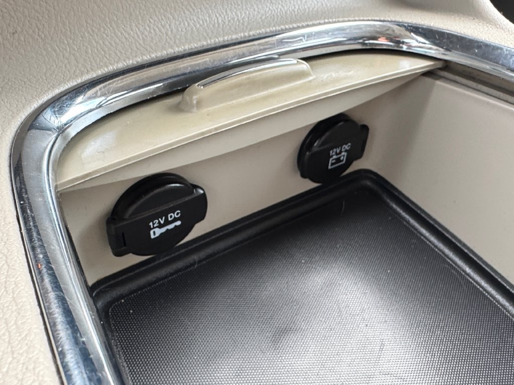 Used 2012 Chrysler Town & Country Limited FWD image 31