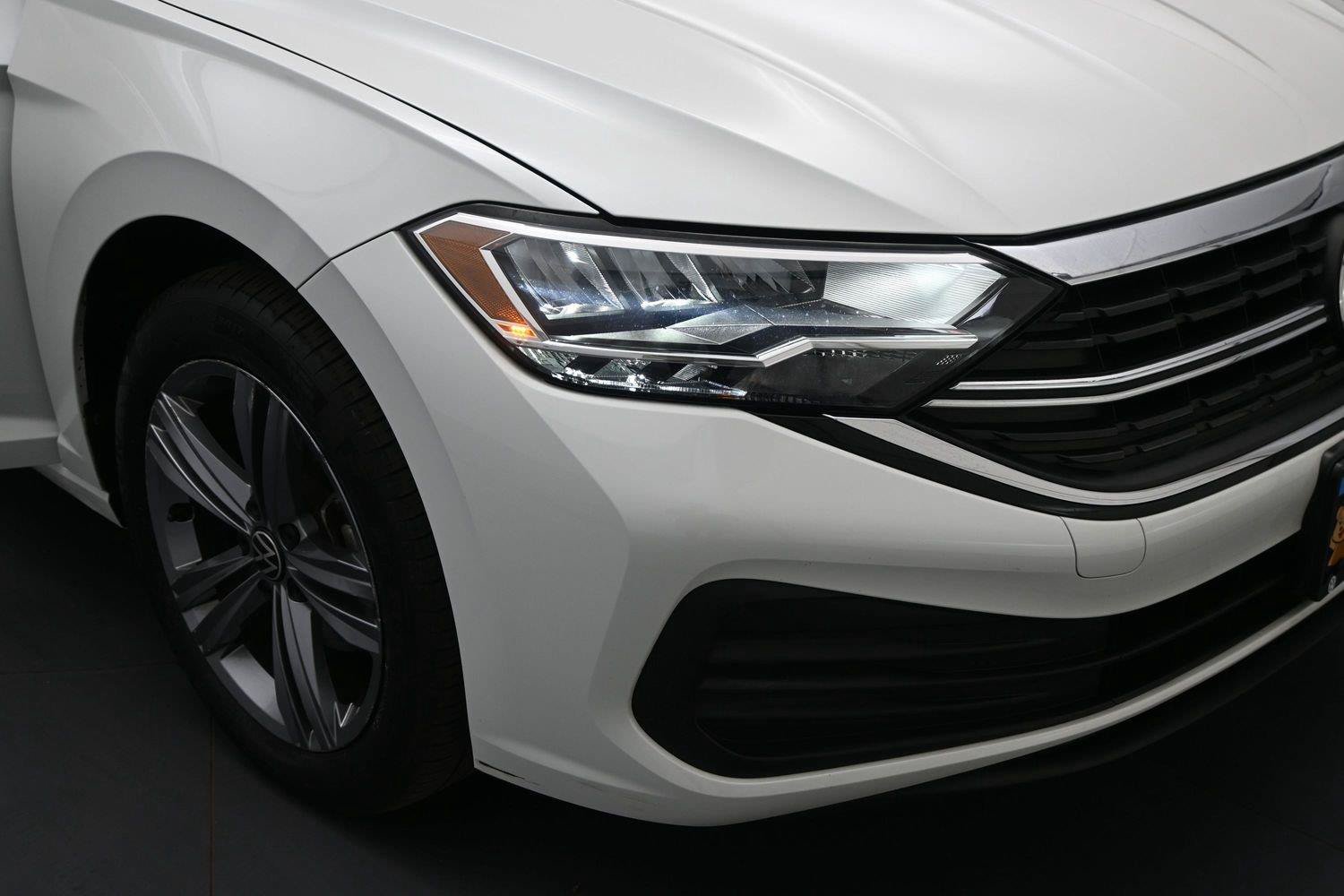 Used 2023 Volkswagen Jetta SE w/ Panoramic Sunroof Package FWD image 15