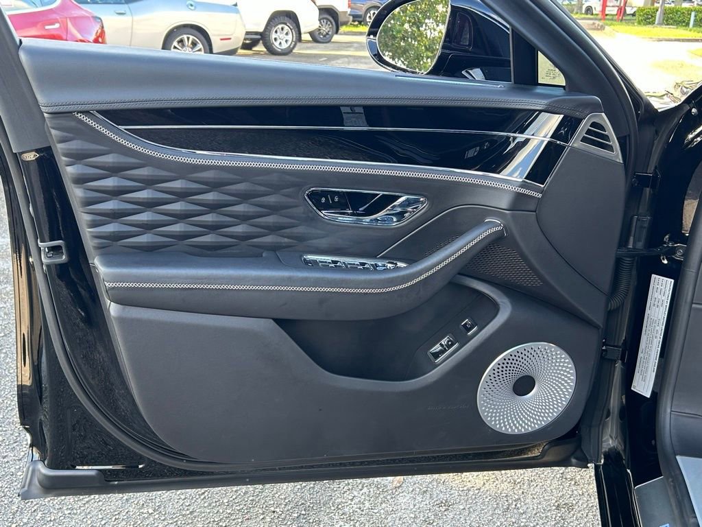 Used 2021 Bentley Flying Spur V8 image 23