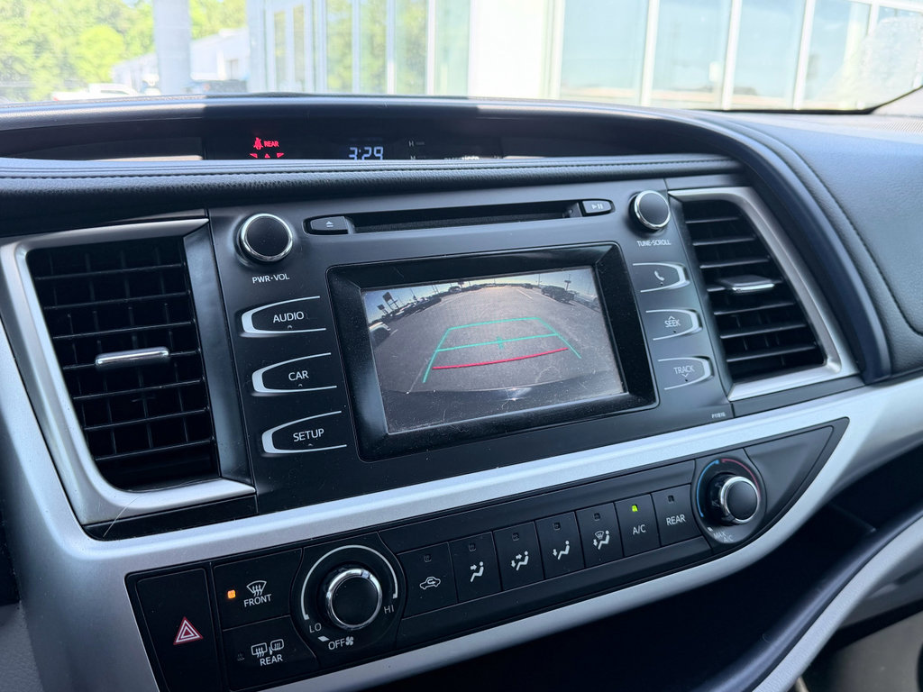 Used 2019 Toyota Highlander LE FWD image 16