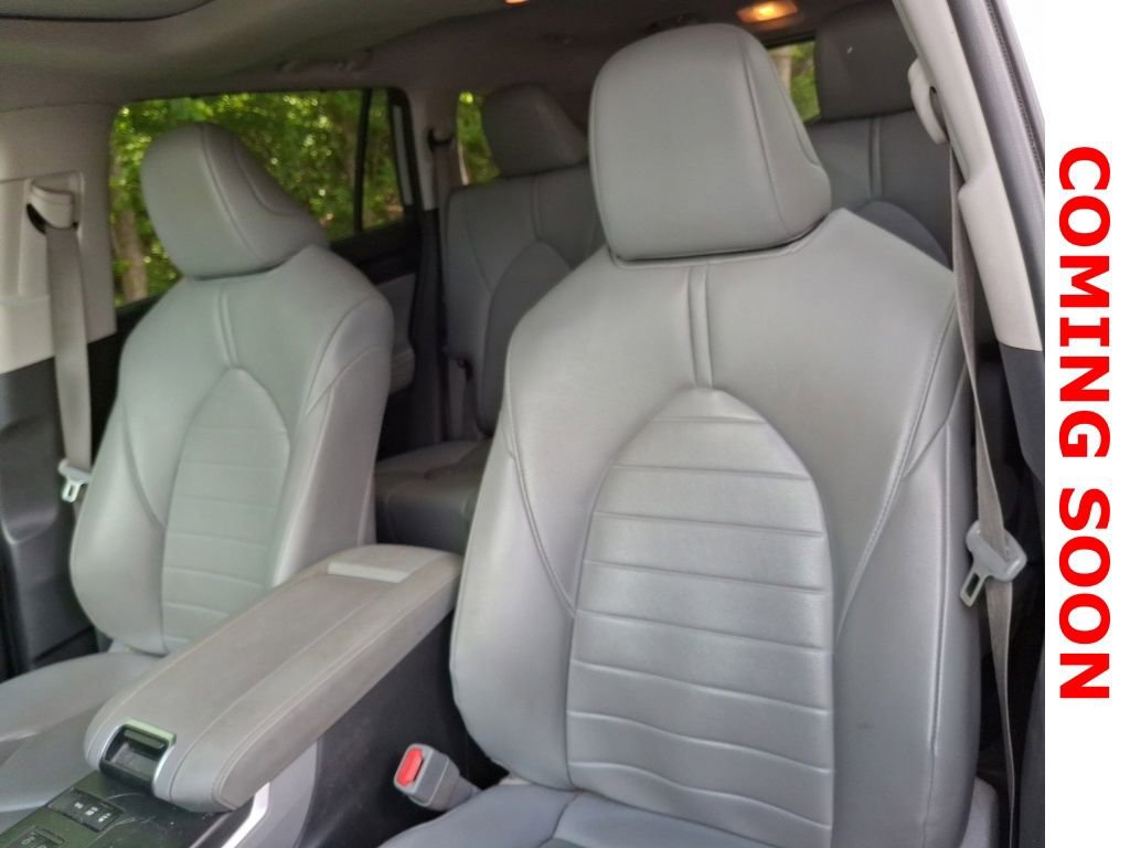 Used 2021 Toyota Highlander XLE AWD/4WD image 11