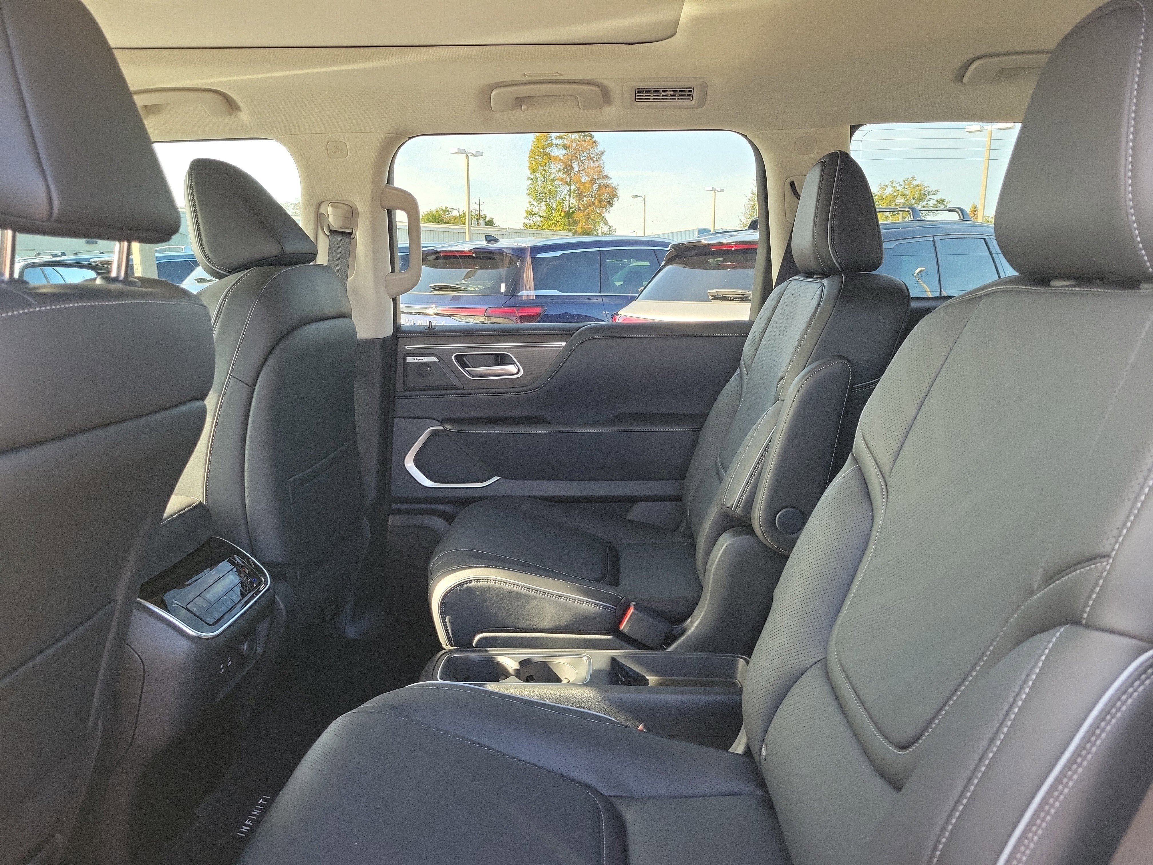 New 2026 INFINITI QX80 Luxe image 9