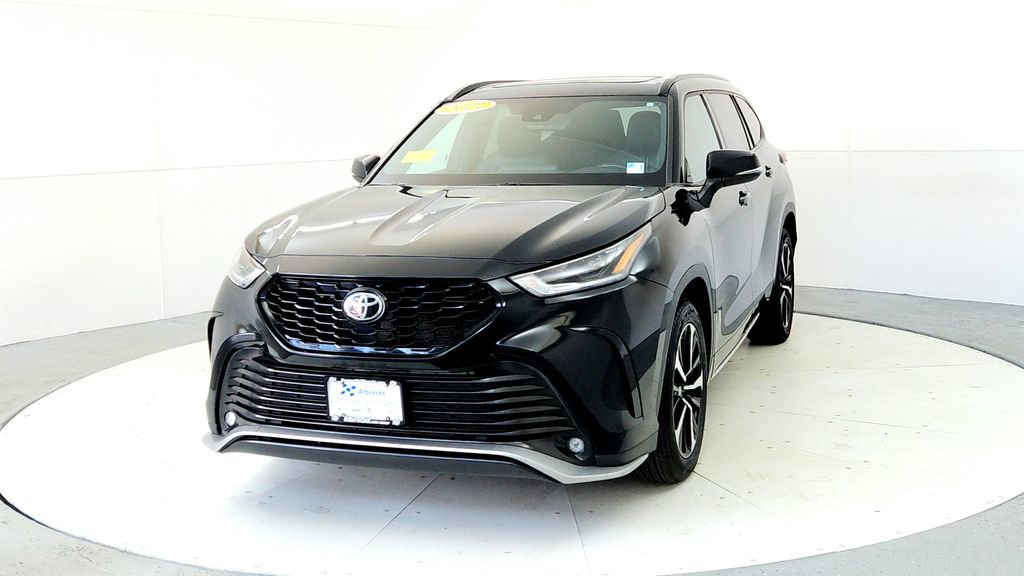 Used 2021 Toyota Highlander XSE AWD/4WD image 2