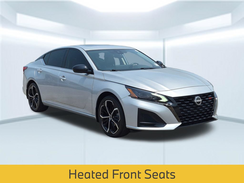 Used 2023 Nissan Altima 2.5 SR w/ SR Premium Package FWD image 9