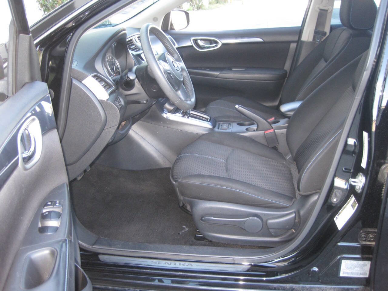 Used 2017 Nissan Sentra SR w/ SR Midnight Edition image 17