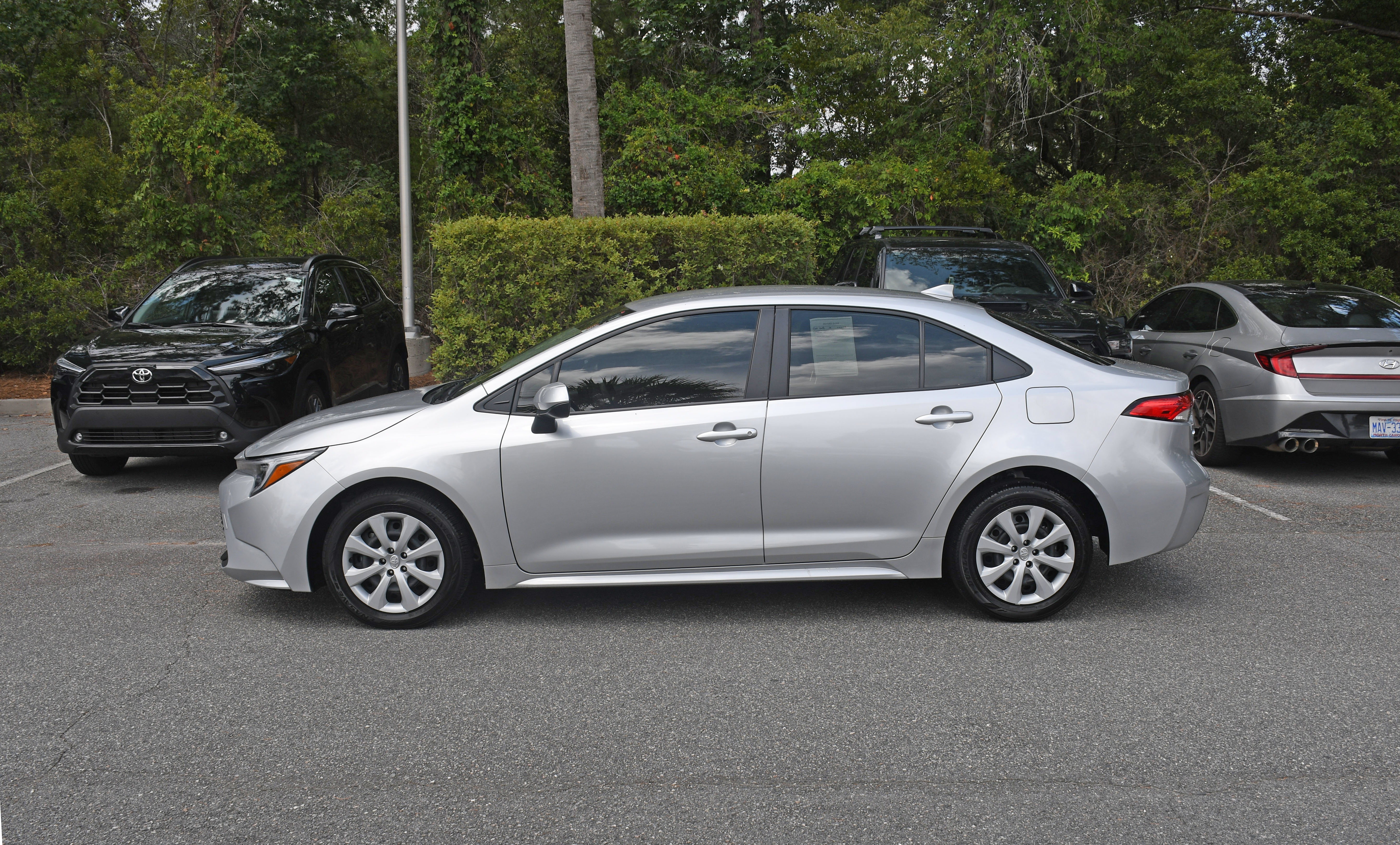Certified 2025 Toyota Corolla LE FWD image 2
