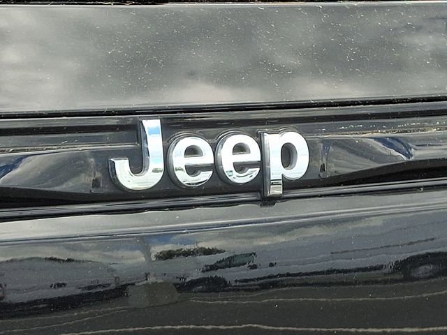 Used 2023 Jeep Grand Cherokee Limited w/ Luxury Tech Group II AWD/4WD image 30