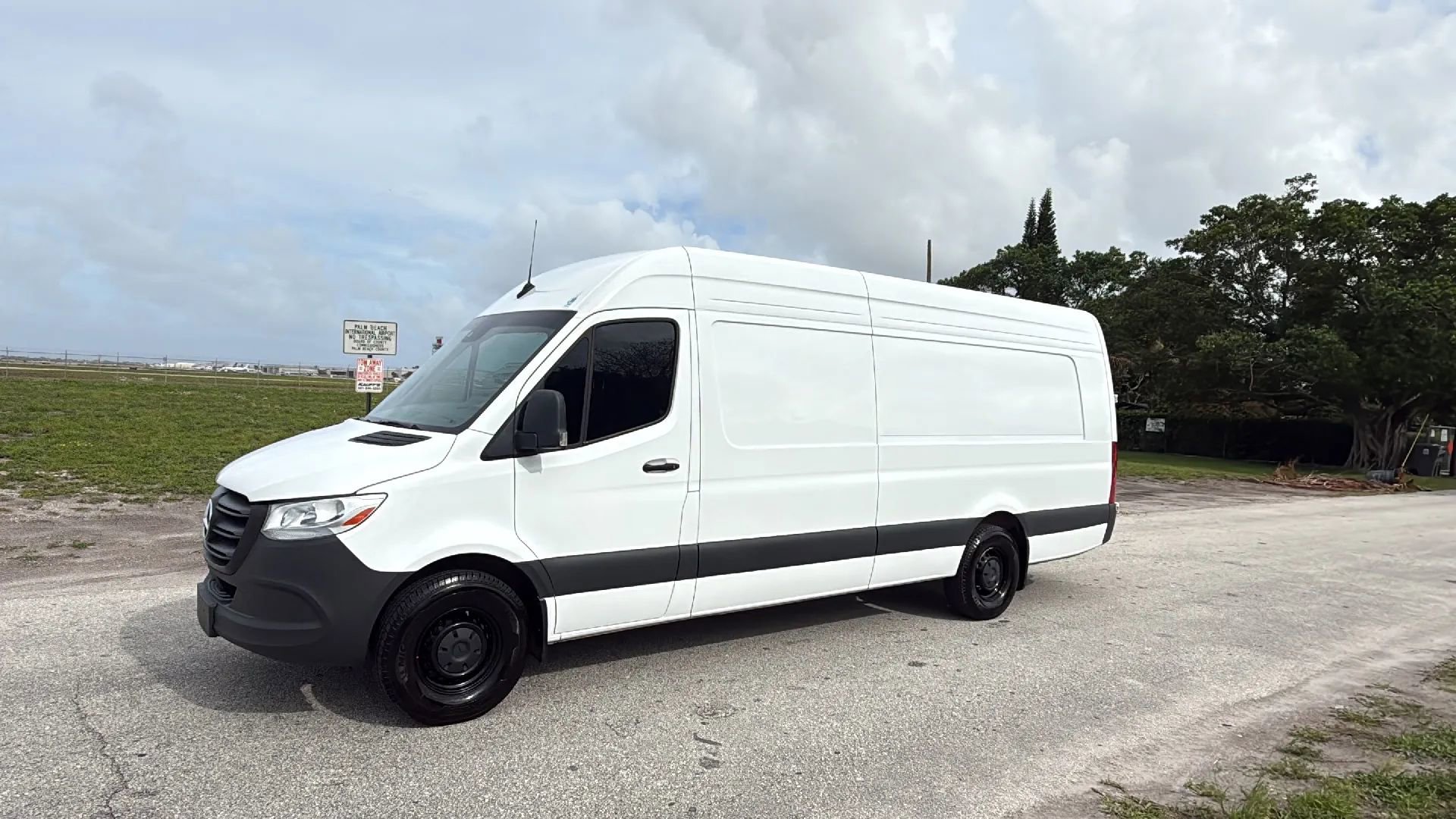 Used 2024 Mercedes-Benz Sprinter 2500 w/ Acoustic Package image 2