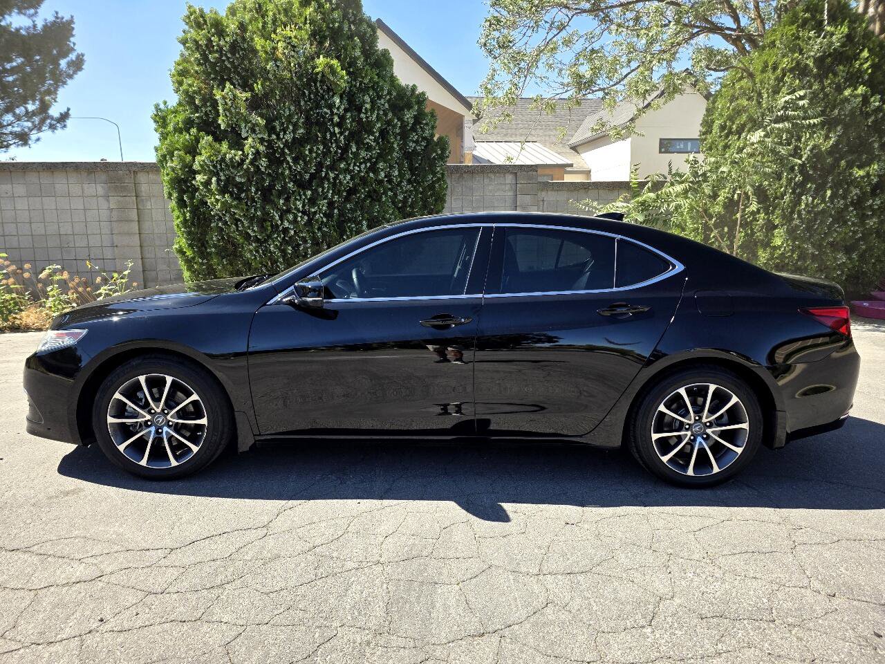 Used 2017 Acura TLX V6 SH-AWD w/ Advance Package image 3