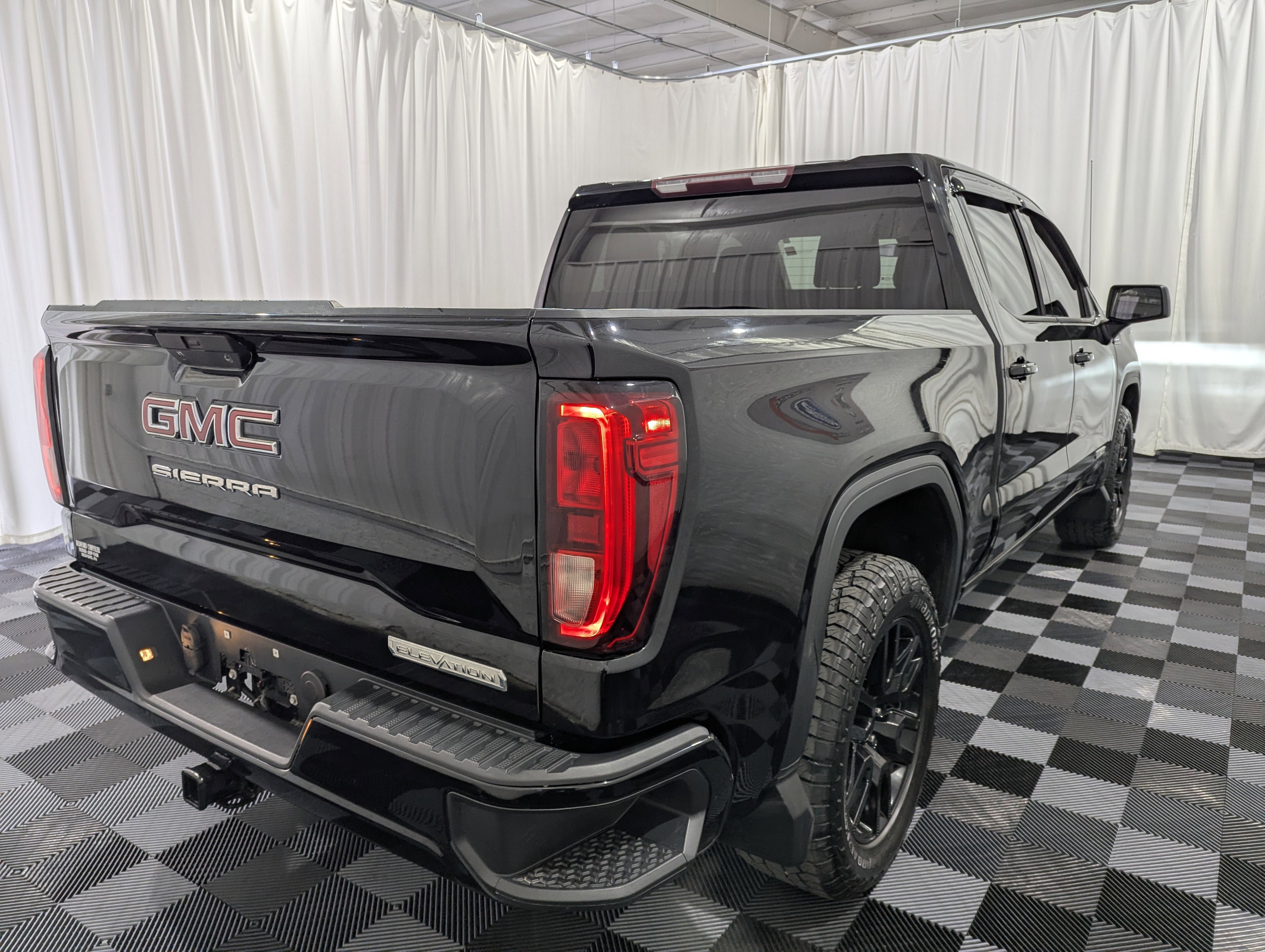 Used 2020 GMC Sierra 1500 Elevation w/ Elevation Value Package image 9