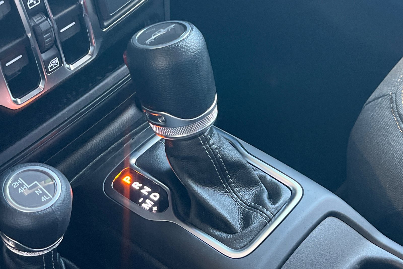 Used 2024 Jeep Gladiator Sport image 17