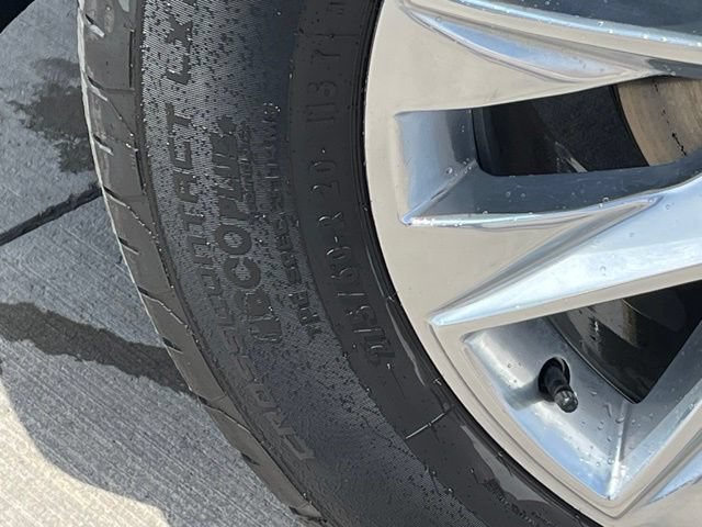 Used 2025 Chevrolet Suburban Premier AWD/4WD image 9