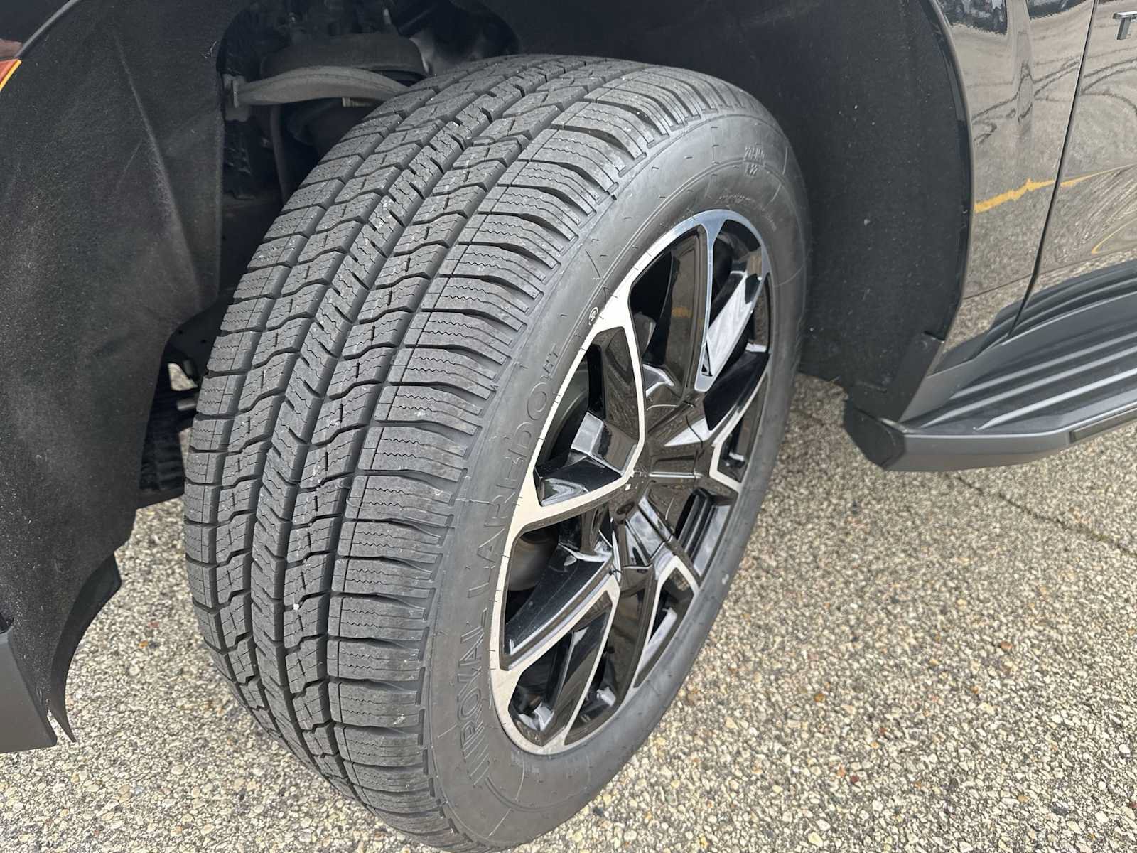 Certified 2021 Chevrolet Tahoe RST AWD/4WD image 3