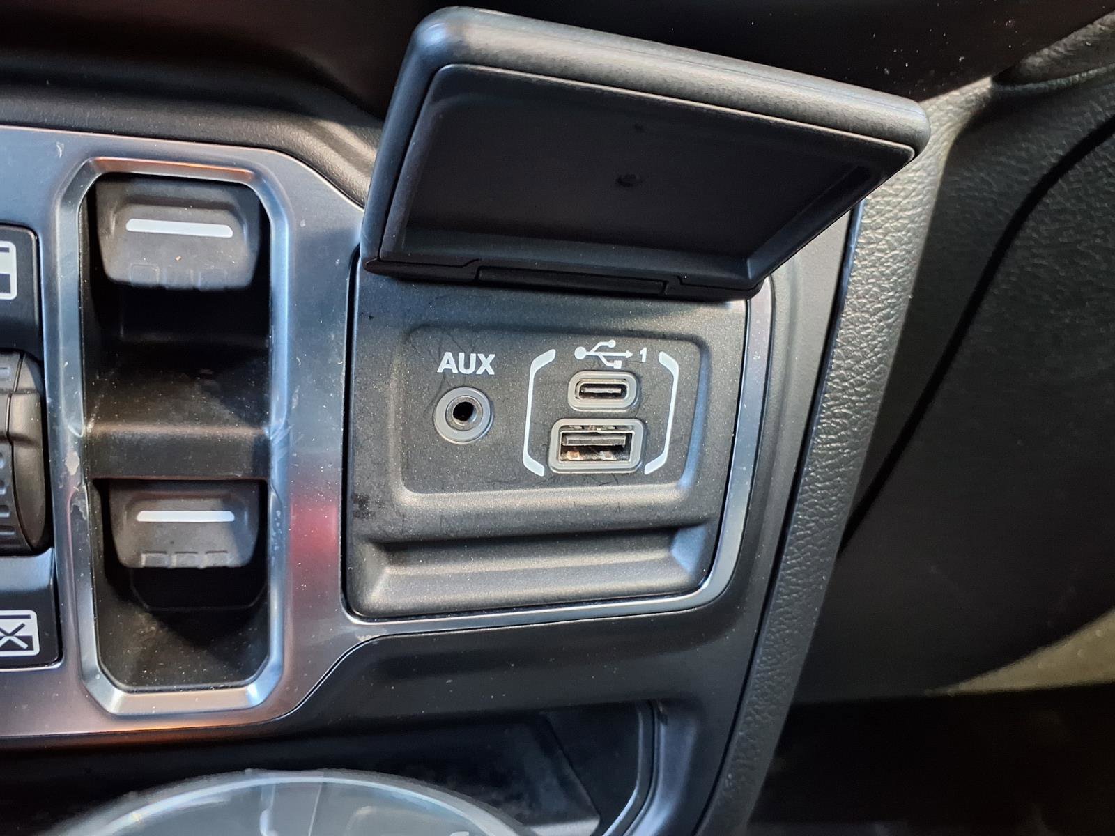 Used 2023 Jeep Wrangler Unlimited Sahara image 7