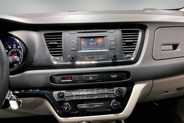 Used 2016 Kia Sedona L FWD image 10