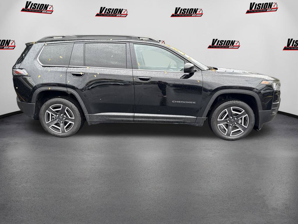 Used 2026 Jeep Cherokee Laredo AWD/4WD image 4