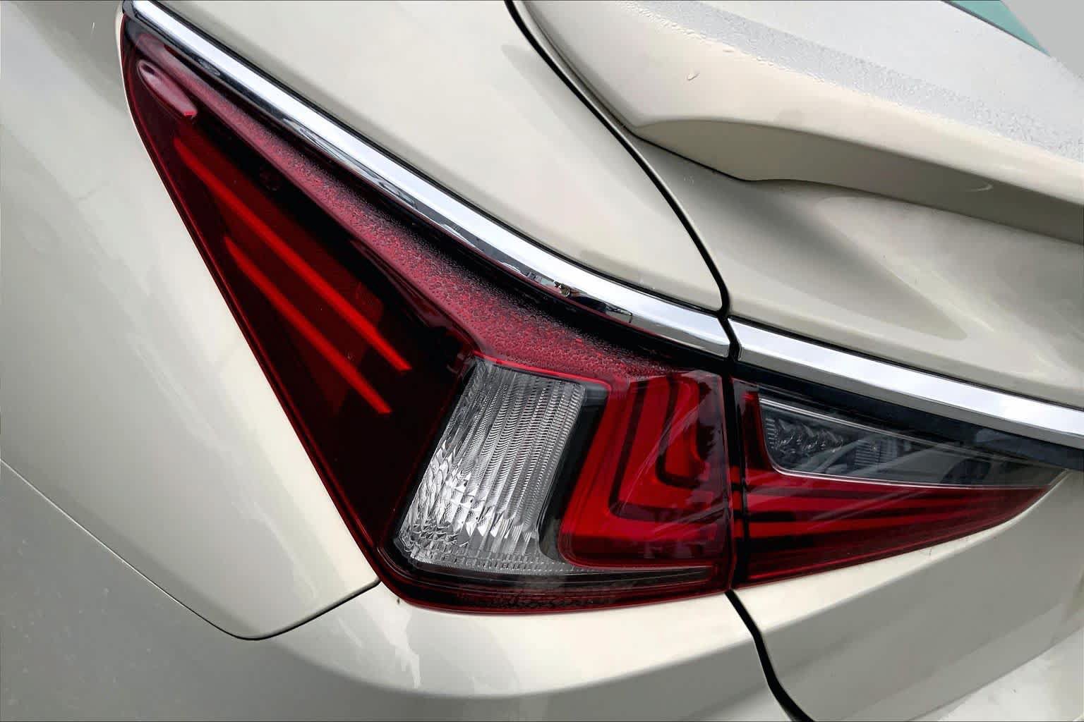 Certified 2021 Lexus ES 350 w/ Premium Package FWD image 29