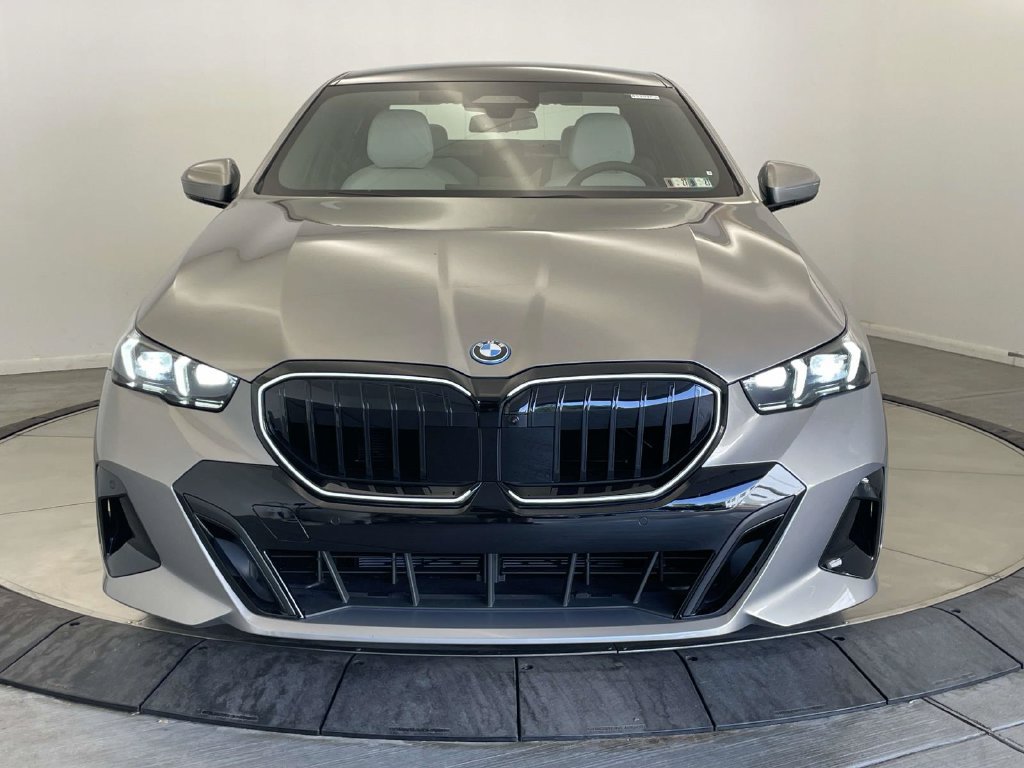 New 2027 BMW 550e xDrive w/ Executive Package AWD/4WD image 8