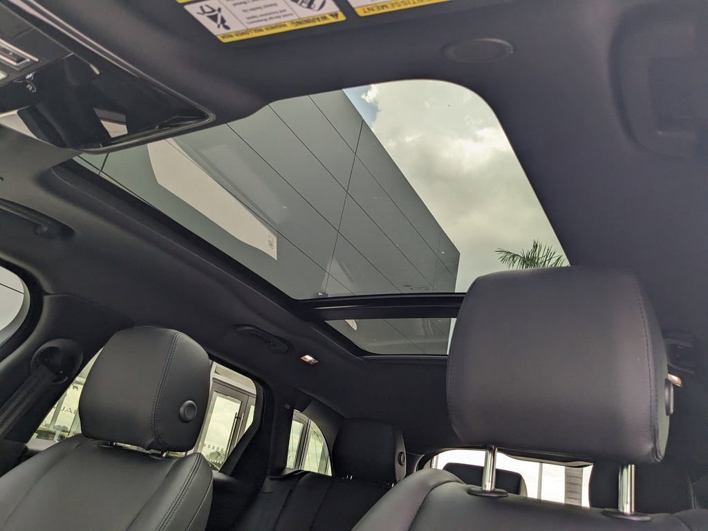 New 2026 Land Rover Range Rover Velar Dynamic SE image 21