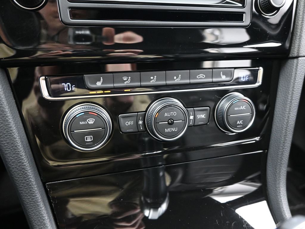 Used 2015 Volkswagen Golf R 4-Door image 16