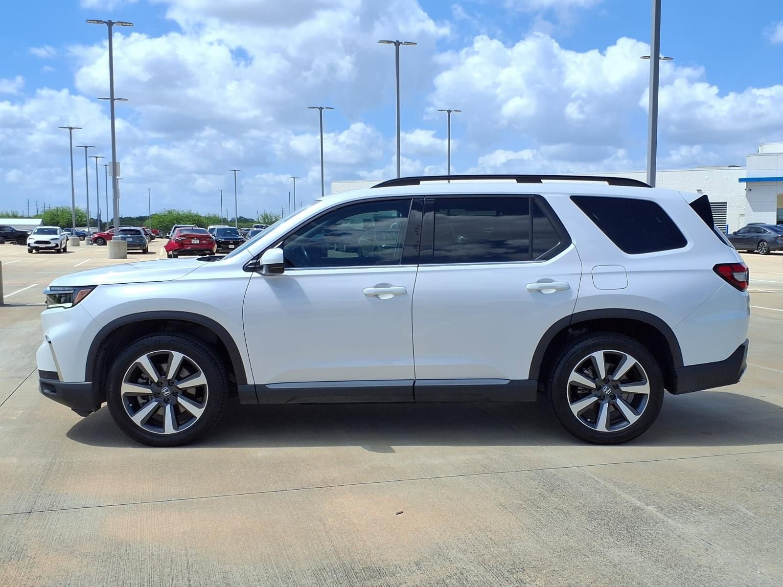 Used 2025 Honda Pilot Touring image 3