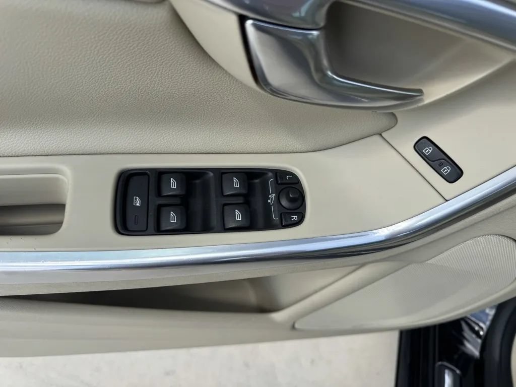 Used 2016 Volvo S60 T5 Premier w/ Convenience Package FWD image 22