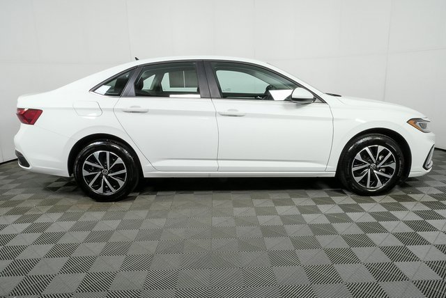 Used 2025 Volkswagen Jetta S image 25