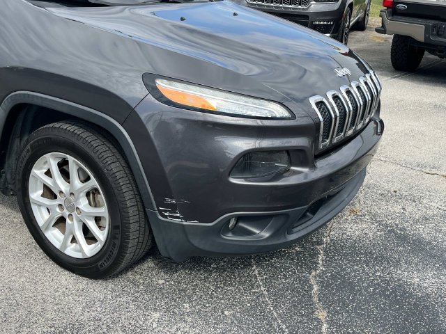 Used 2016 Jeep Cherokee Latitude FWD image 8