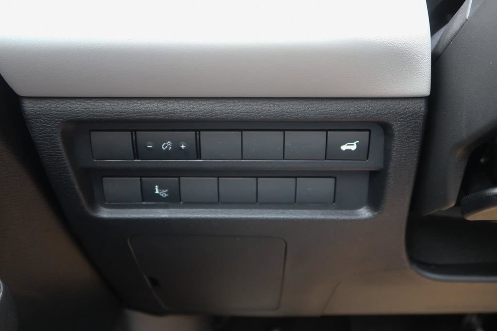 New 2025 Mitsubishi Outlander AWD image 32